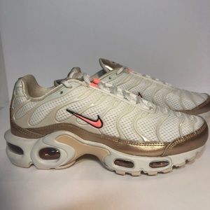 Nike Air Max Plus women’s shoes